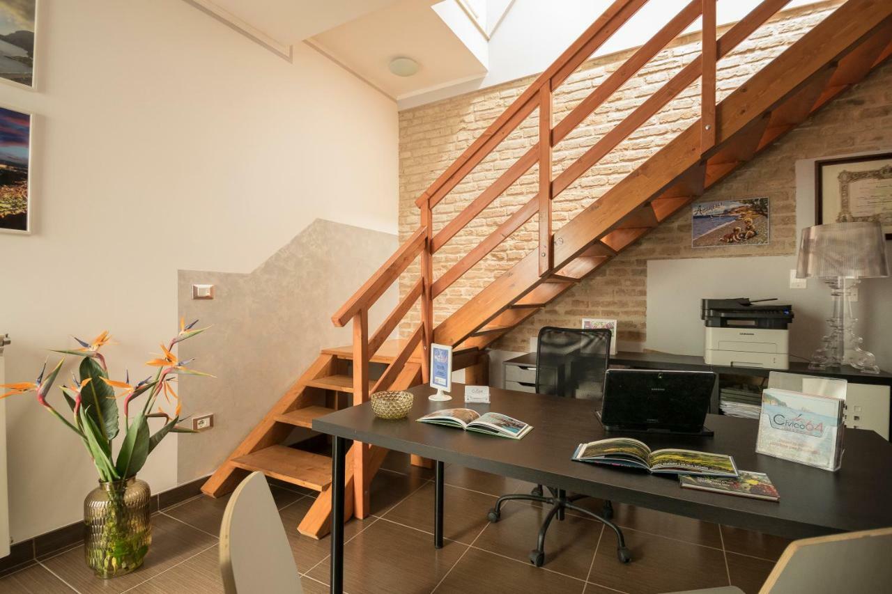 פאלמי Civico 64 Bed & Breakfast In Mansarda מראה חיצוני תמונה